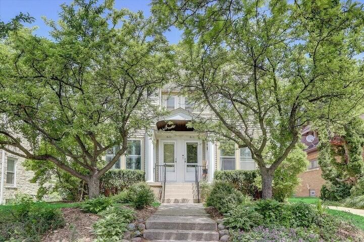 Property Photo: 6118 W Wisconsin Ave WI 53213