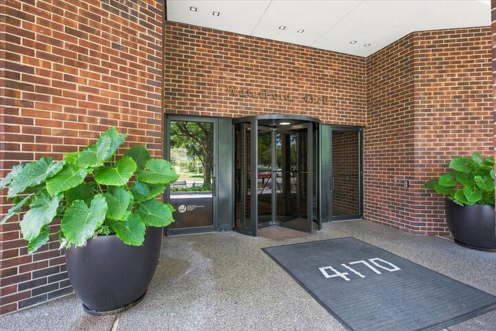 Property Photo:  4170 N Marine Drive 3A  IL 60613 
