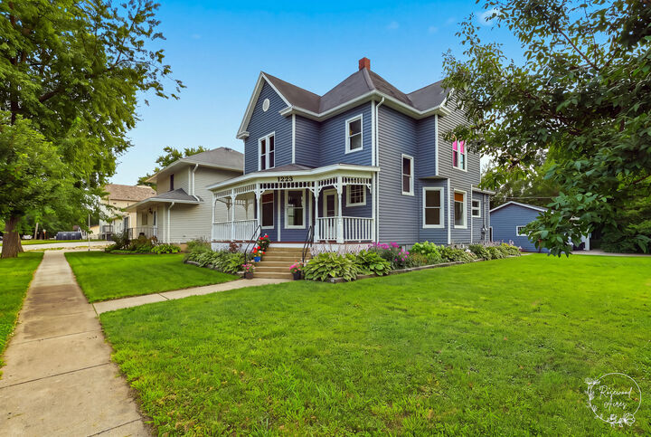 Property Photo:  1223 N Locust Street  IL 61764 
