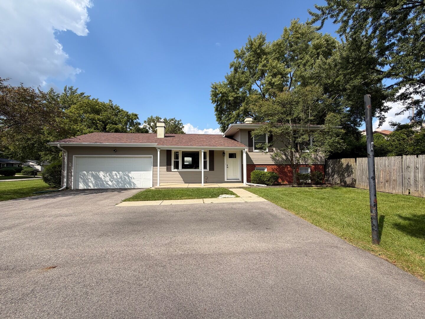 Property Photo:  5S481 Glenoban Drive  IL 60563 