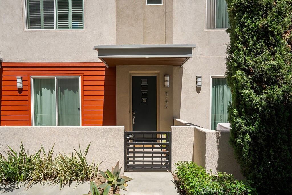 Property Photo:  5750 Acacia Lane  CA 90712 