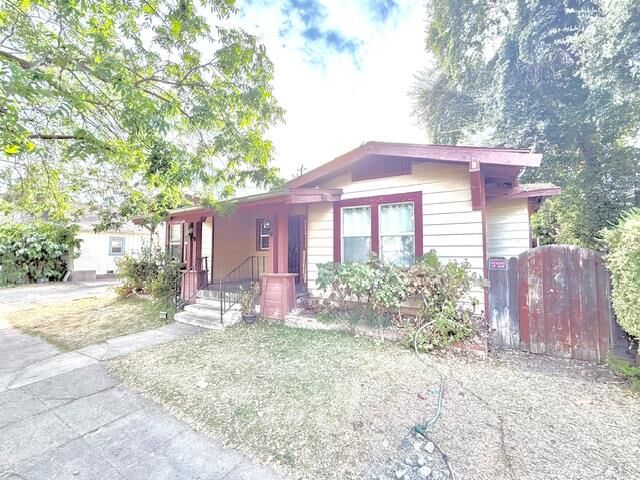 Property Photo: 1927 I Street CA 95340