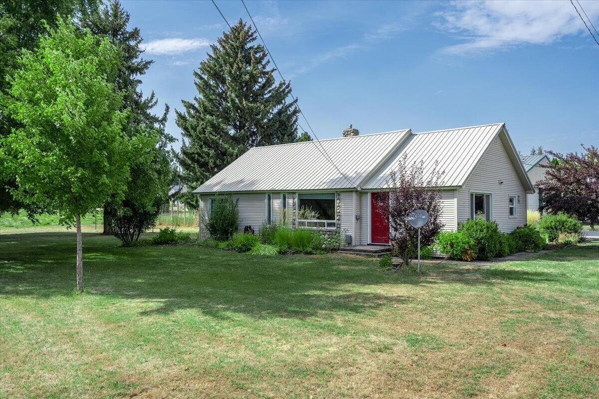 Property Photo:  602 W Washington Ave  WA 99109 