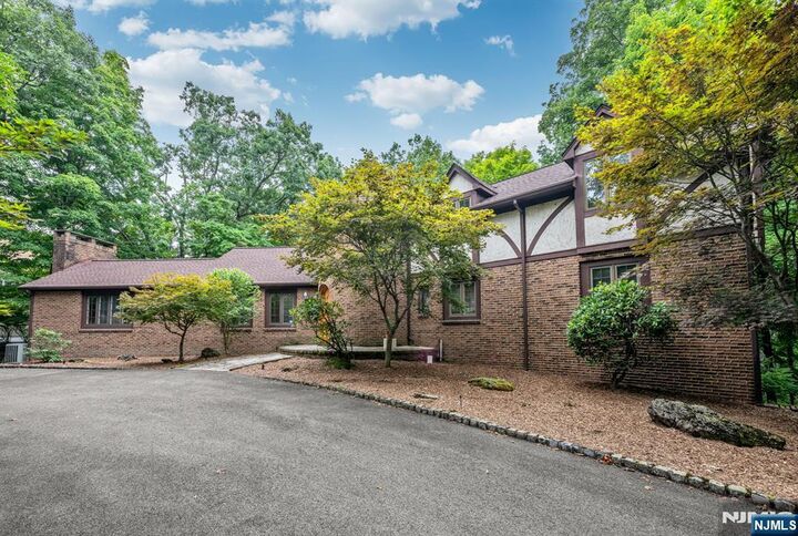 Property Photo:  100 Cheyenne Way  NJ 07470 