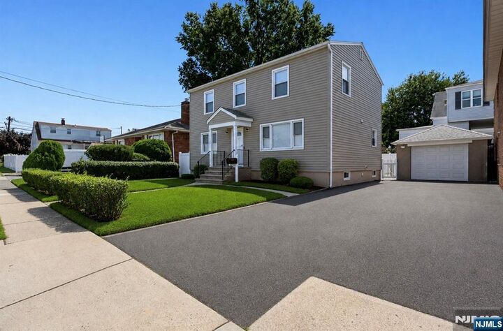 Property Photo:  418 President Street  NJ 07663 