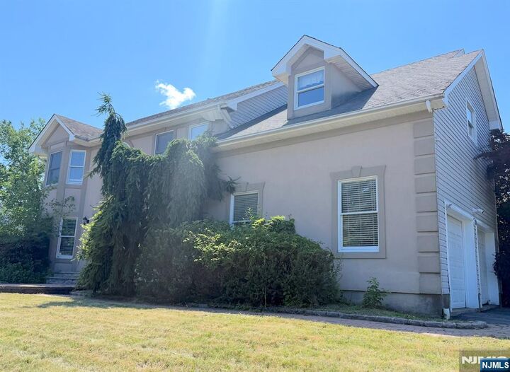 Property Photo:  33 McGuire Drive  NJ 07052 
