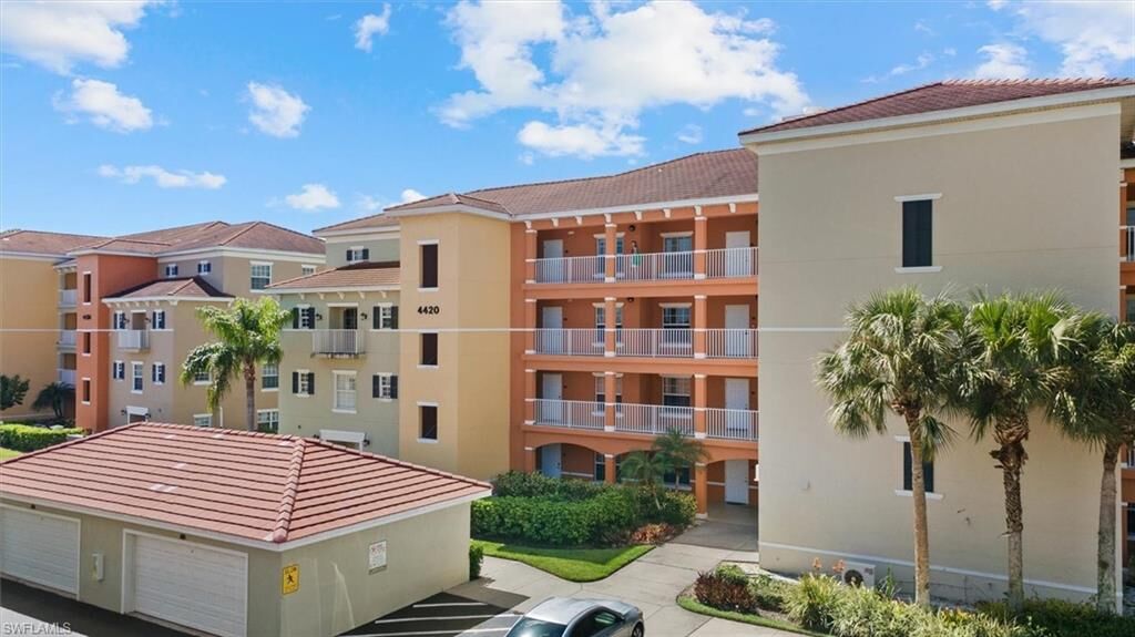 Property Photo: 4420 Botanical Place Cir 402 FL 34112