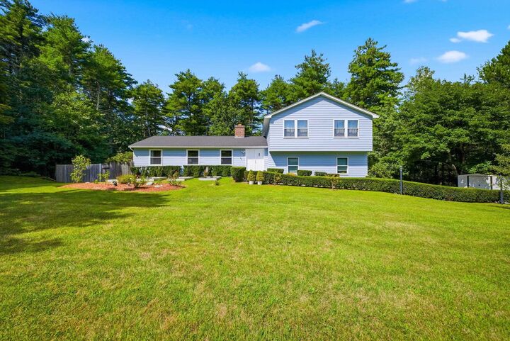 Property Photo:  7 Twin Street  NH 03087 