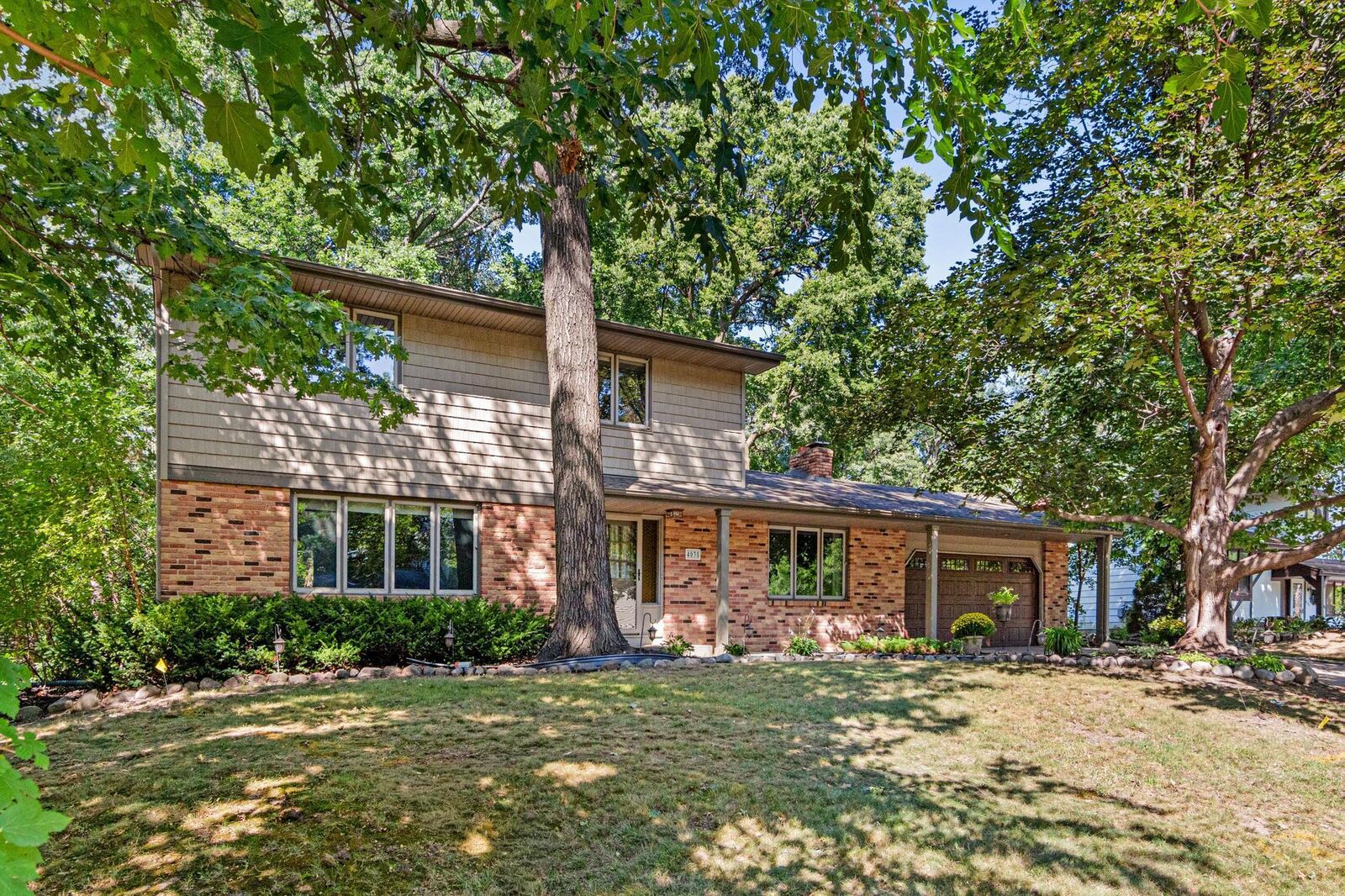 Property Photo:  4035 Quaker Lane N  MN 55441 