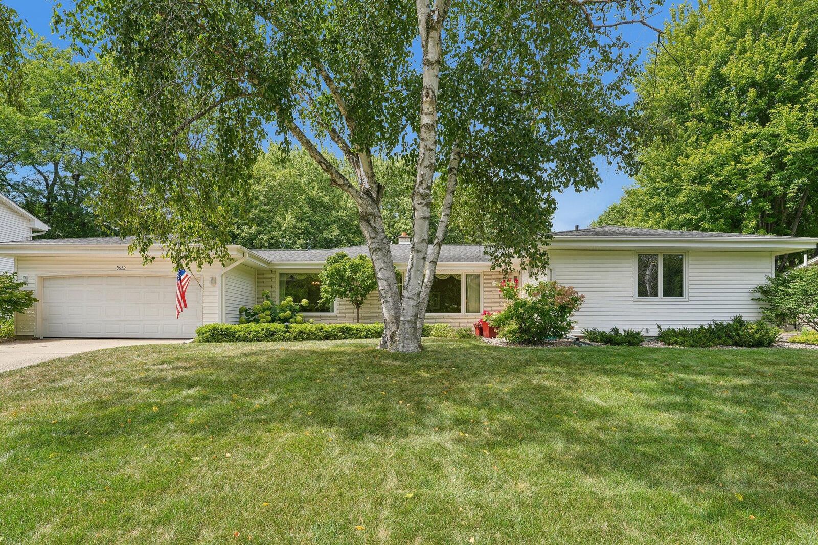 Property Photo:  9632 Oxborough Road  MN 55437 