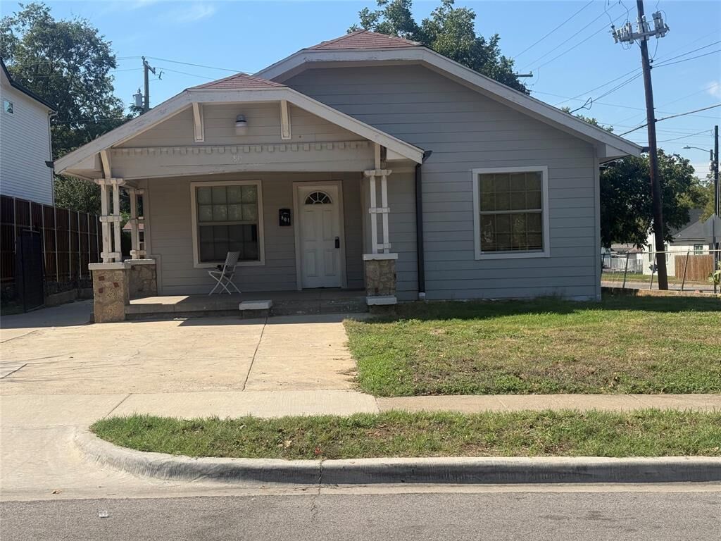Property Photo: 801 Mount Auburn Avenue TX 75223