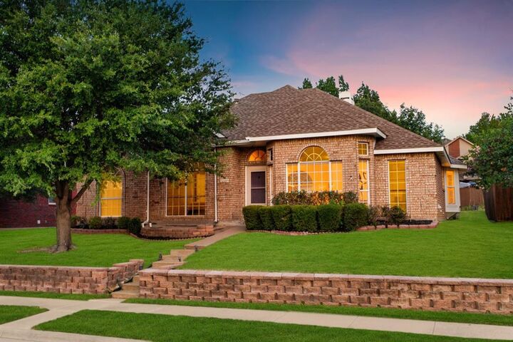 Property Photo: 5084 Lakeshore Boulevard TX 75056