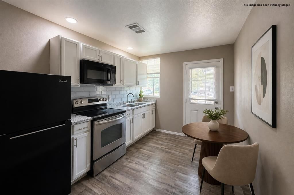 Property Photo: 2311 Vagas Street C TX 75219