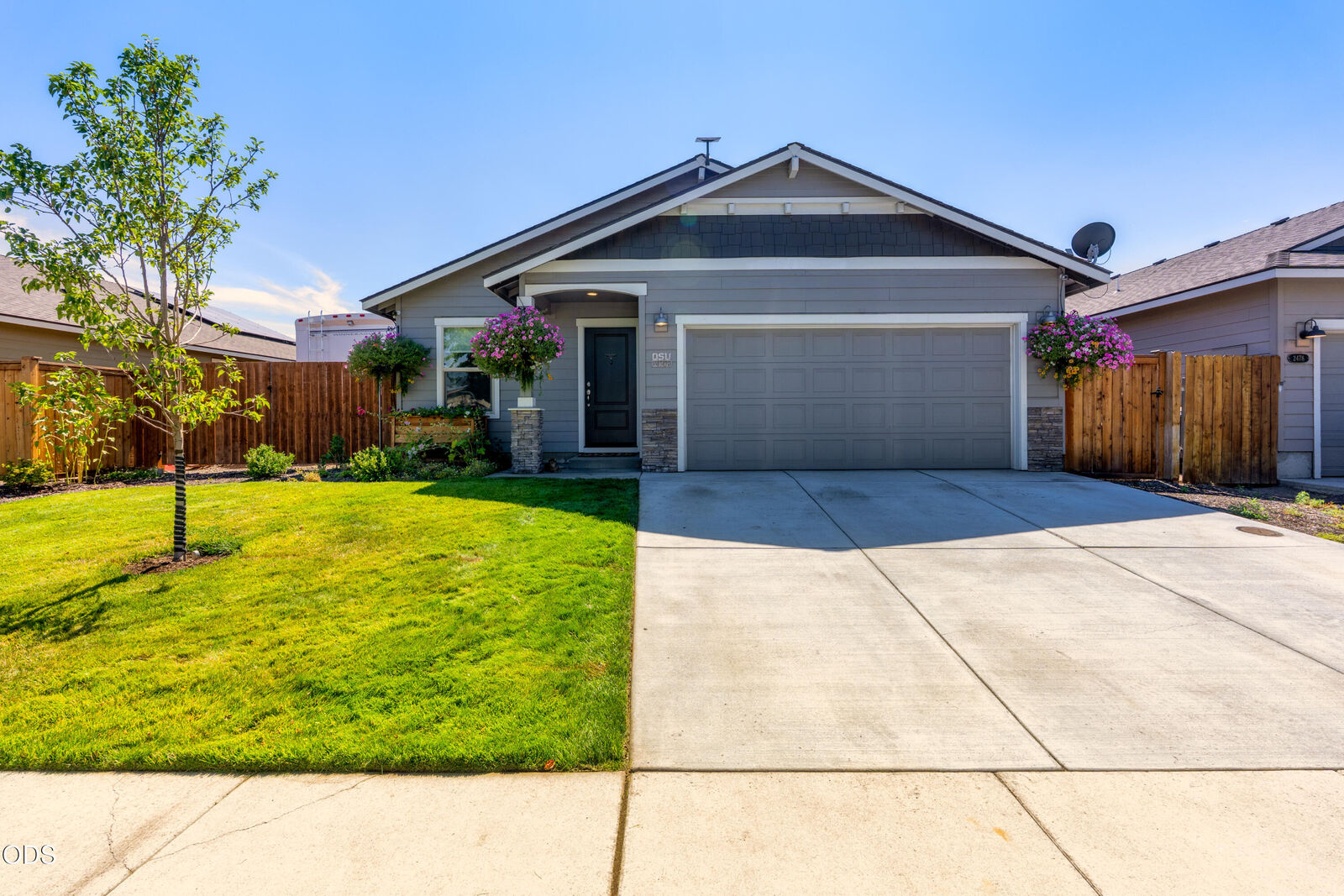 Property Photo:  2466 SW Metolius Avenue  OR 97756 