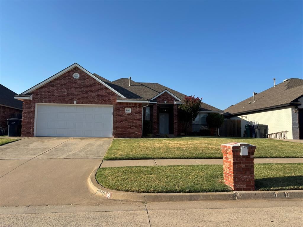 Property Photo:  1045 SW 128th Street  OK 73170 