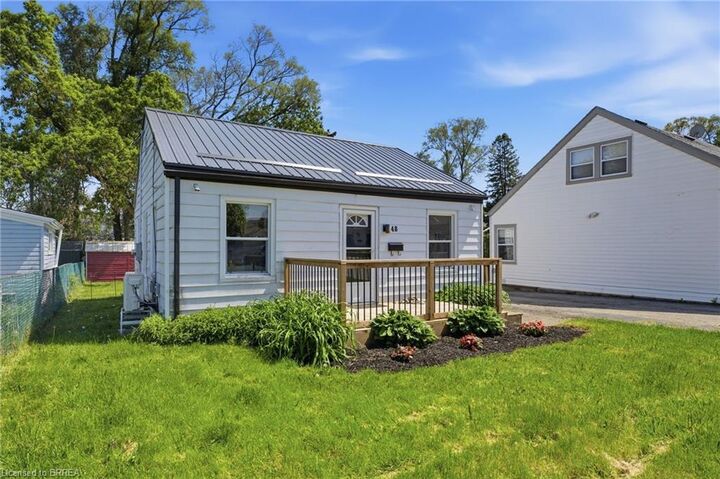 Property Photo:  48 Seventh Avenue  ON N3S 1B4 