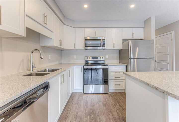 Property Photo:  86 Erbsville Court 24  ON N2T 0C8 