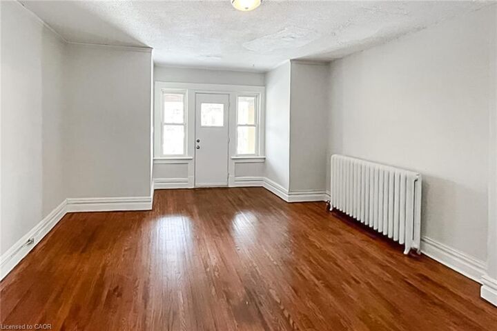 Property Photo:  25 West Avenue S E  ON L8N 2S2 