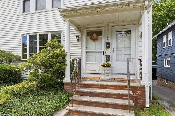 Property Photo:  131 Highland Ave 1  MA 02476 