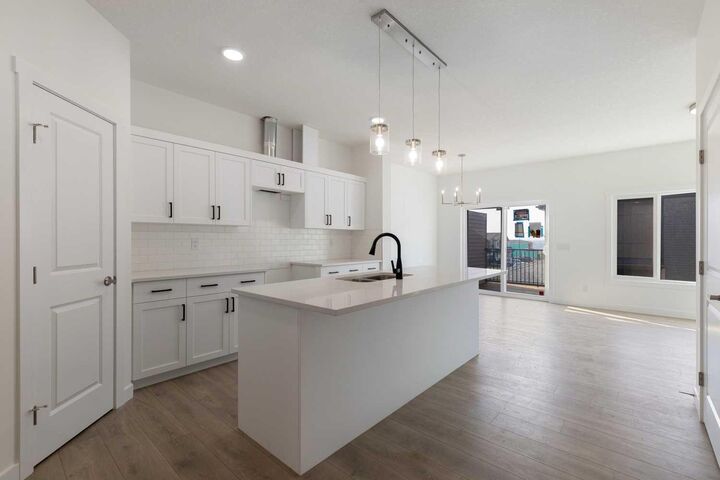 Property Photo:  56 Heritage Manor  AB T4C 3K7 