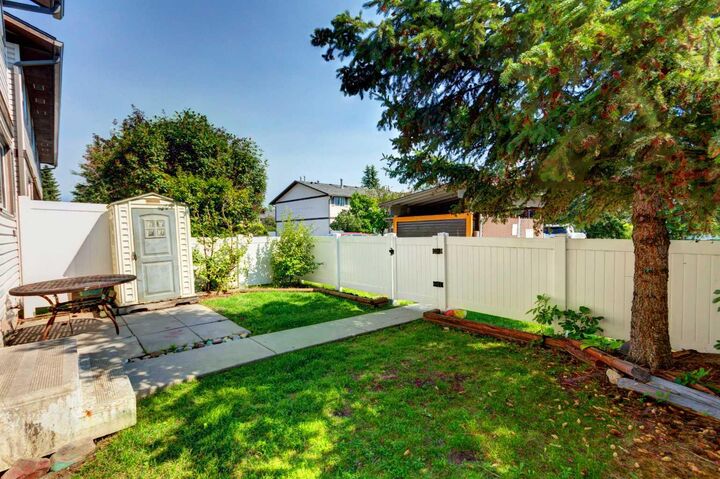 Property Photo:  740 Bracewood Drive SW 12  AB T2W 3N3 