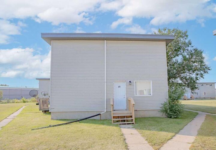 Property Photo: 305 5 Street 40 AB T9W 1A5