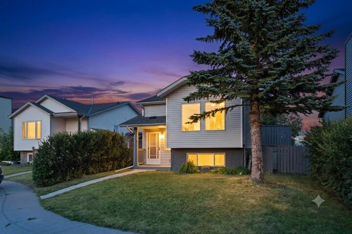 52 Erin Meadows Court SE — photo 1