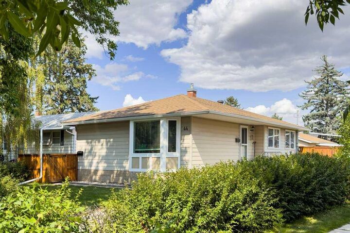 44 Lynndale Road SE — photo 1