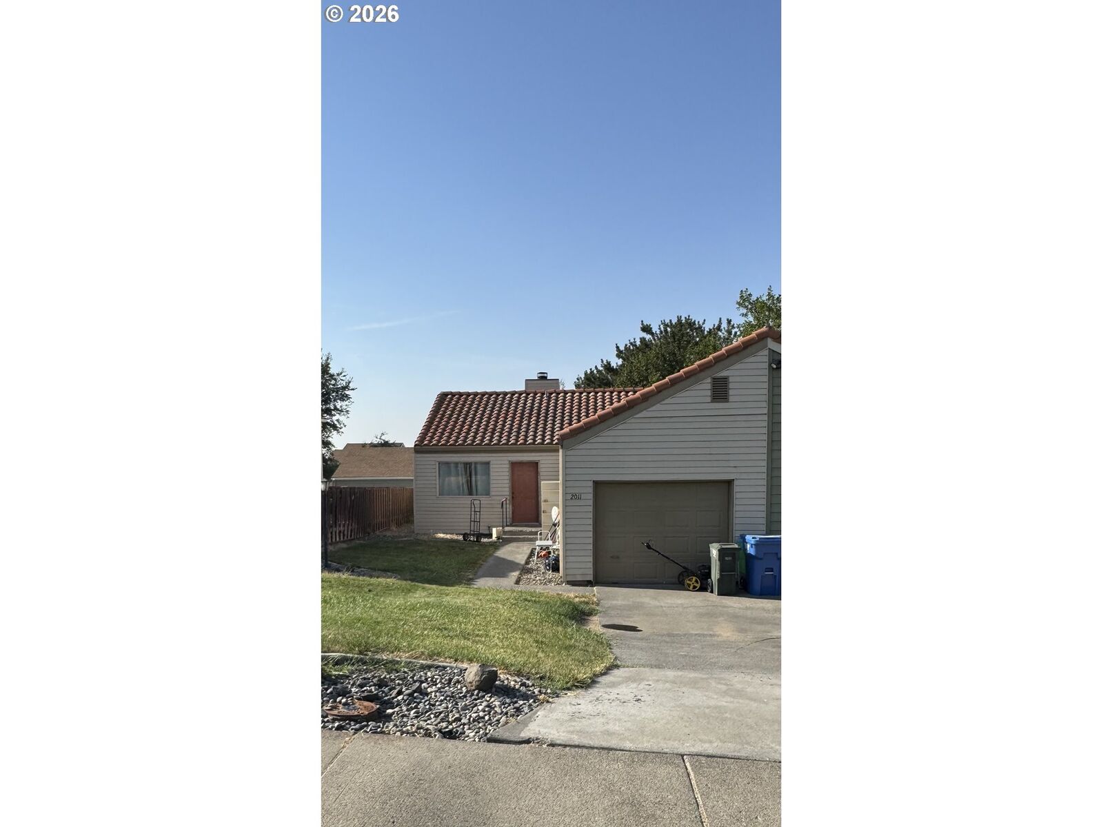 Property Photo:  2011 SW Runnion Dr  OR 97801 