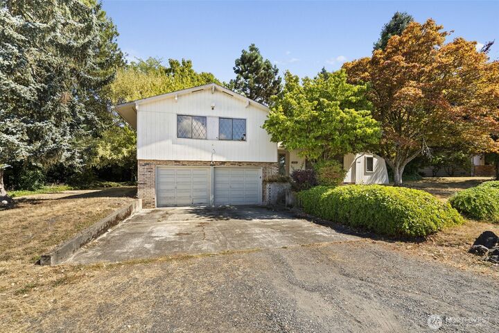 Property Photo:  1116  Wildwood Avenue NE  WA 98532 