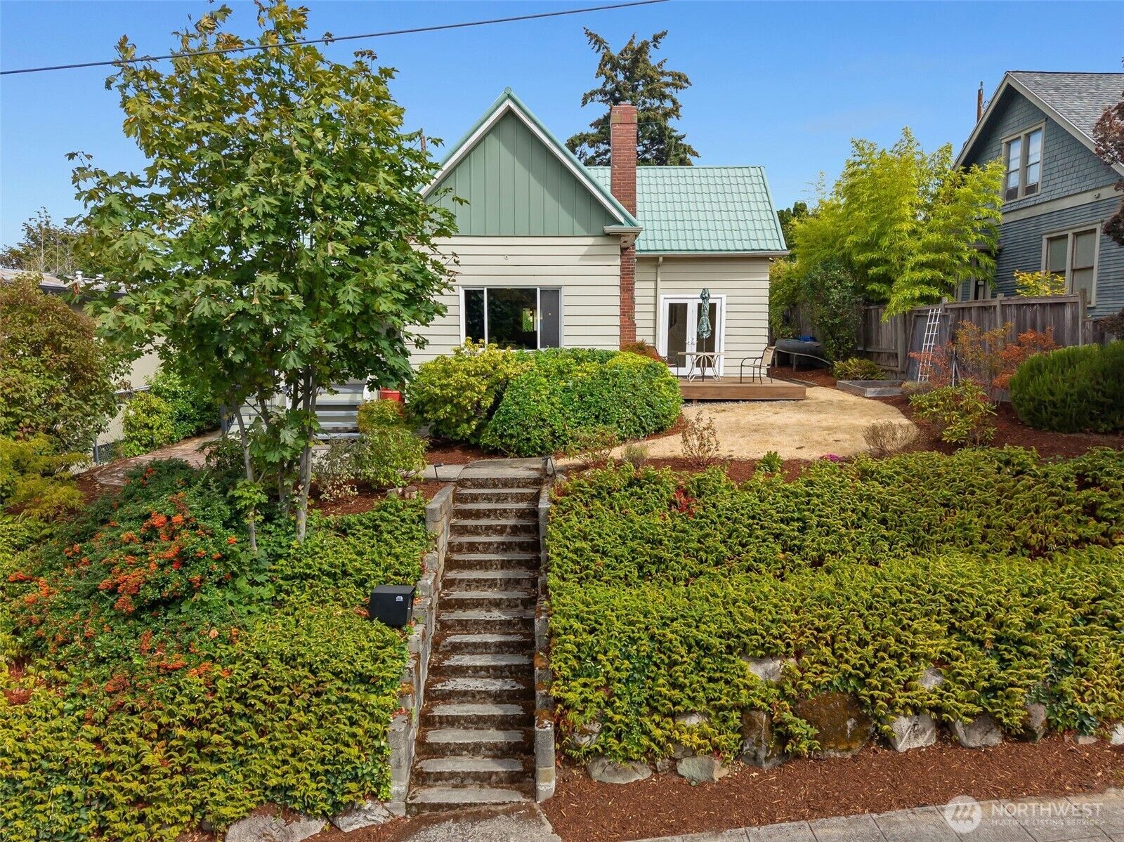 Property Photo:  3918 S Edmunds Street  WA 98118 