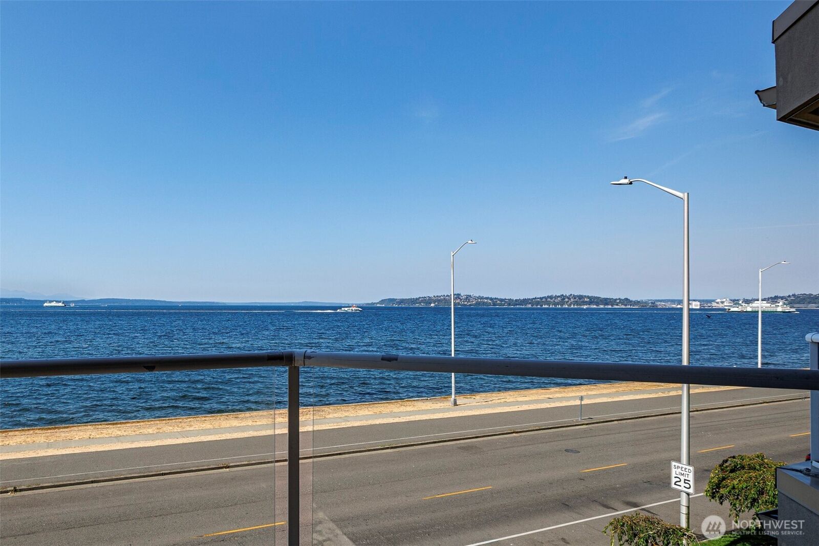 Property Photo:  1550  Alki Avenue SW 300  WA 98116 