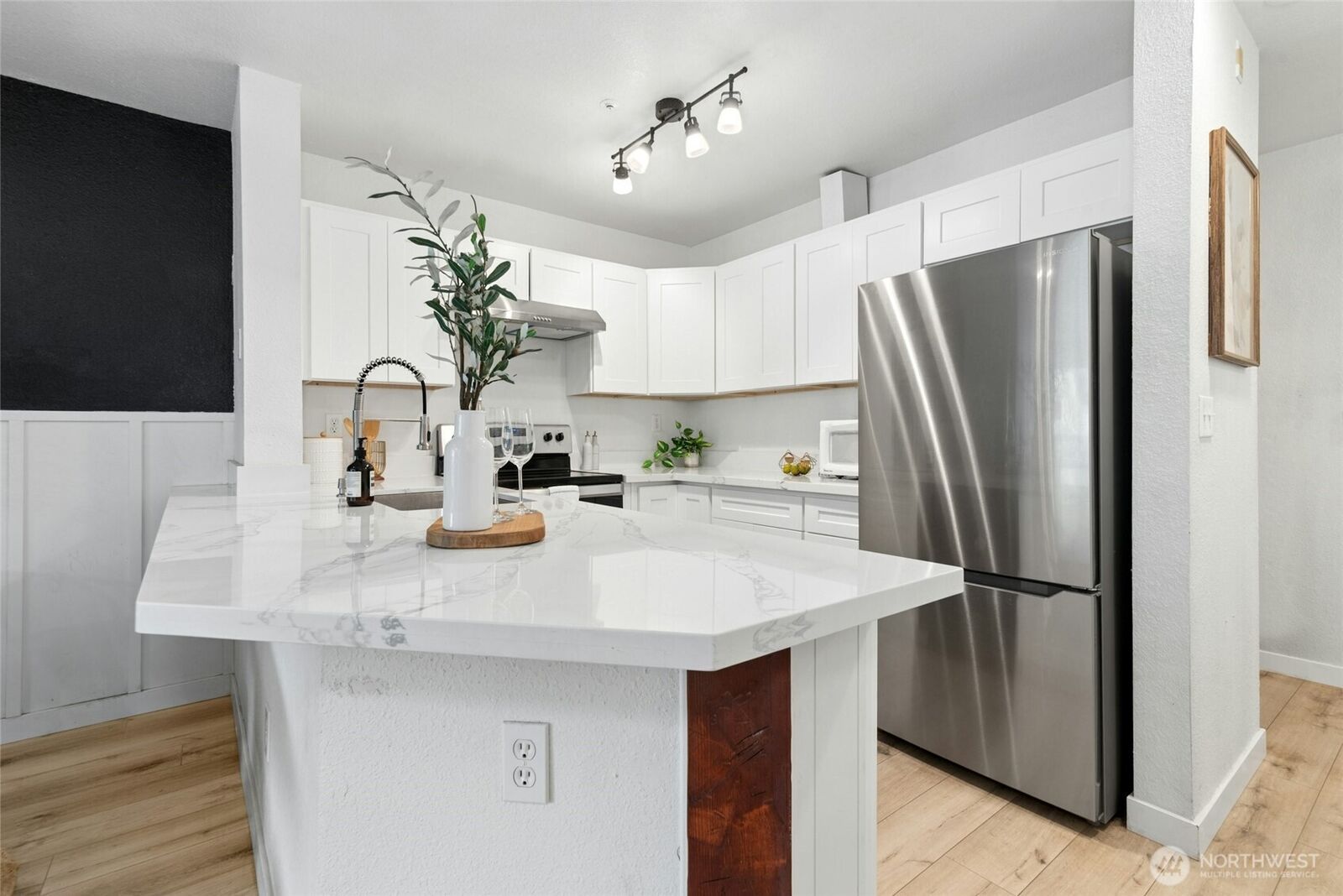Property Photo:  17300  91st Avenue NE B101  WA 98011 