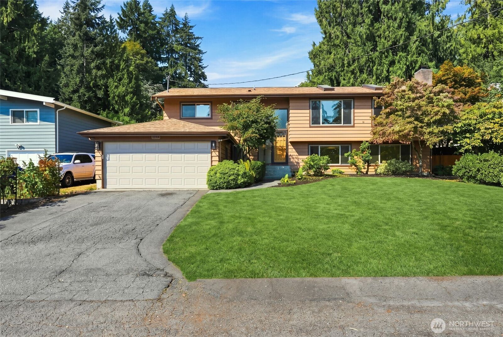 Property Photo: 22118 78th Place W WA 98026