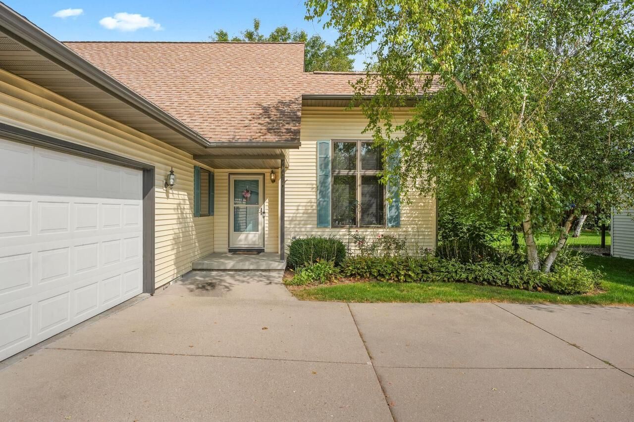 Property Photo: 109 W Parkview Street WI 53527
