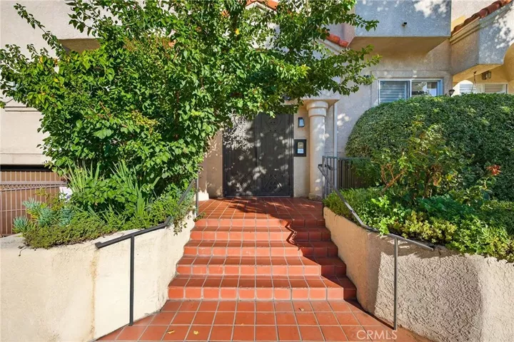 Property Photo:  7236 Amigo 101  CA 91335 