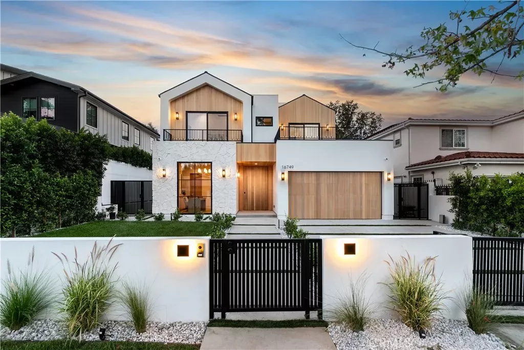 Property Photo:  16749 Addison Street  CA 91436 