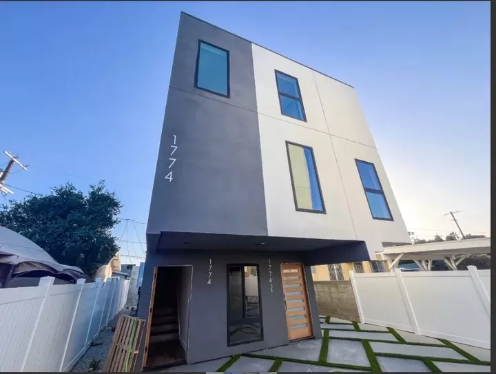 Property Photo:  1774 W 37th Place  CA 90018 