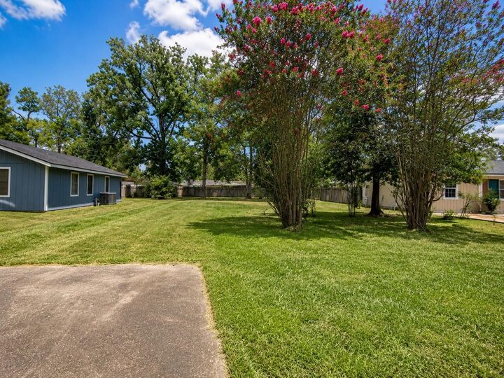 Property Photo: 3942 Broadmoor Dr. TX 77707