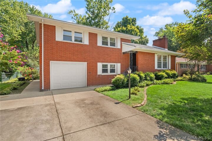 Property Photo:  104 W Maplewood Drive  IN 47129 