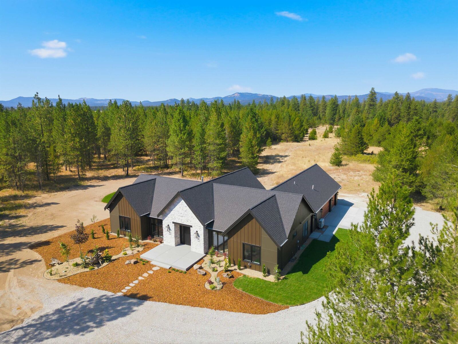 Property Photo: 890 W Slaton Ln WA 99006