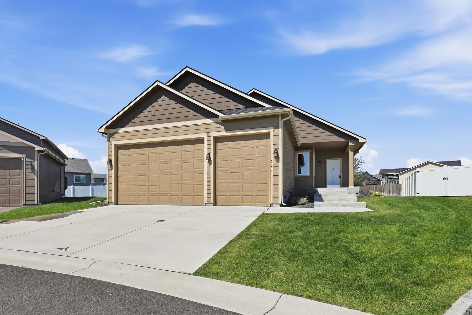 Property Photo: 1610 W Lavender Ct WA 99208