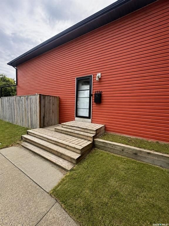 Property Photo:  1736 C Avenue N  SK S7L 1L7 