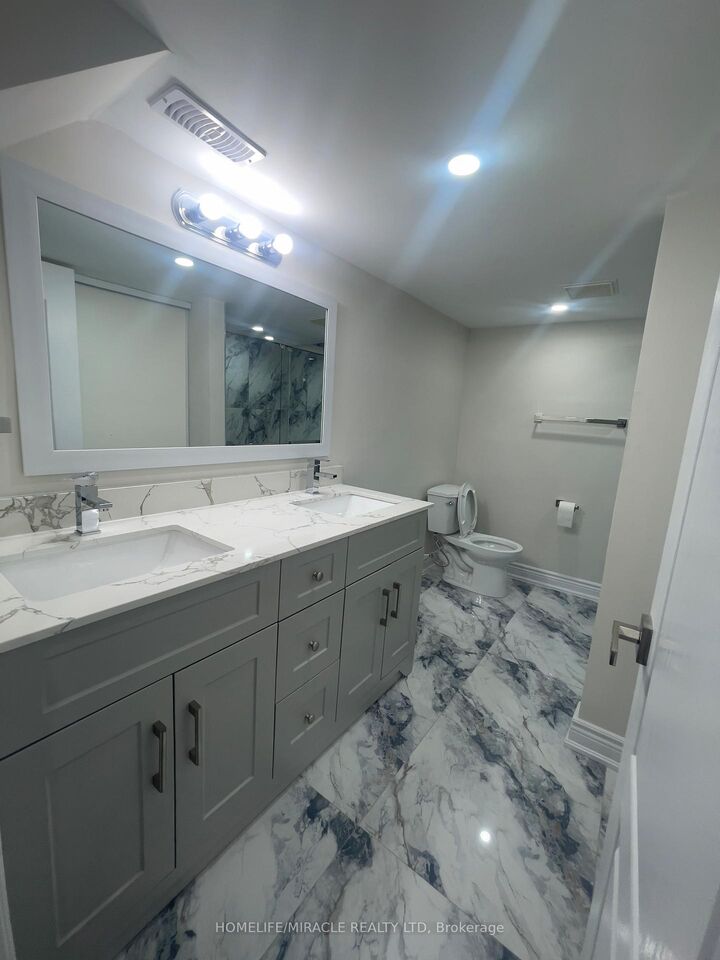 Property Photo:  5522 Fleur-De-Lis Court  ON L5R 2Z6 