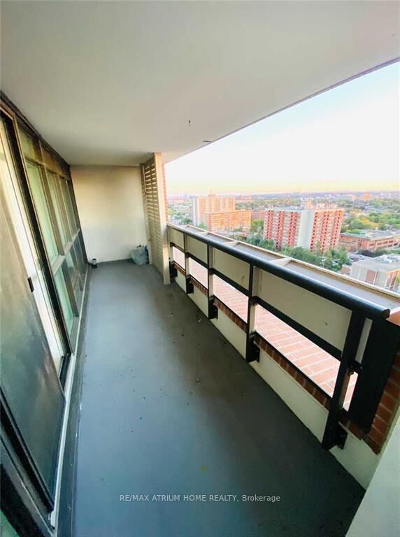 Property Photo: 800 Lawrence Avenue W 1818 ON M6A 1C3