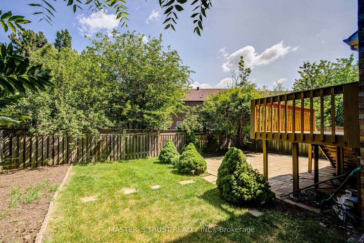 Property Photo: 33 Levellands Crescent ON L4B 0A5