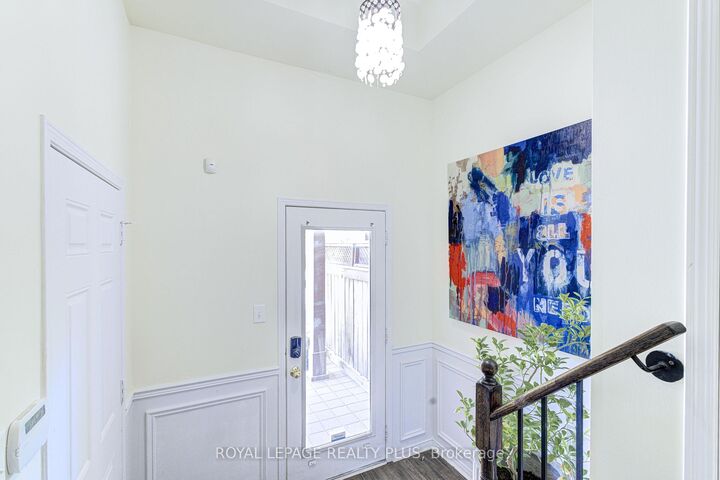 Property Photo: 5750 Tosca Drive 1 ON L5M 0P7