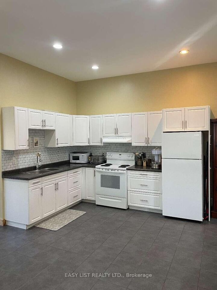 Property Photo: 60 Ontario Street 3 ON P0A 1C0