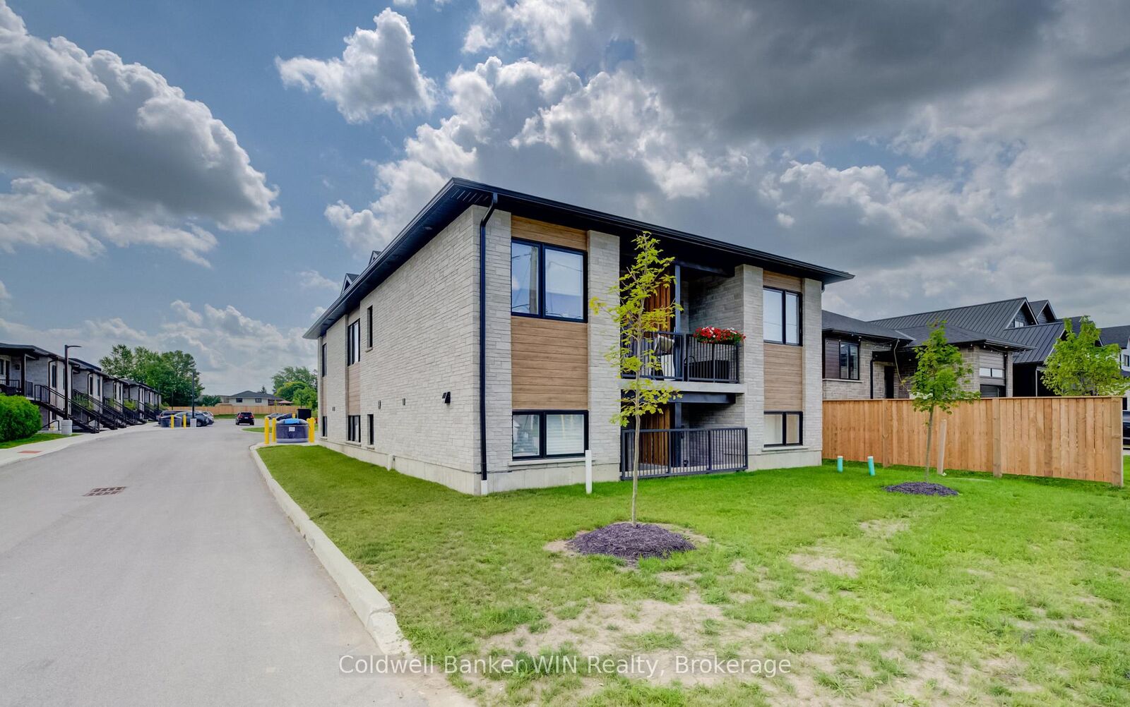 Property Photo:  440 Wellington Street E 3  ON N0G 2L2 