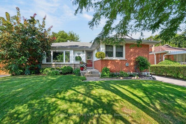 465 Springbank Crescent — photo 1